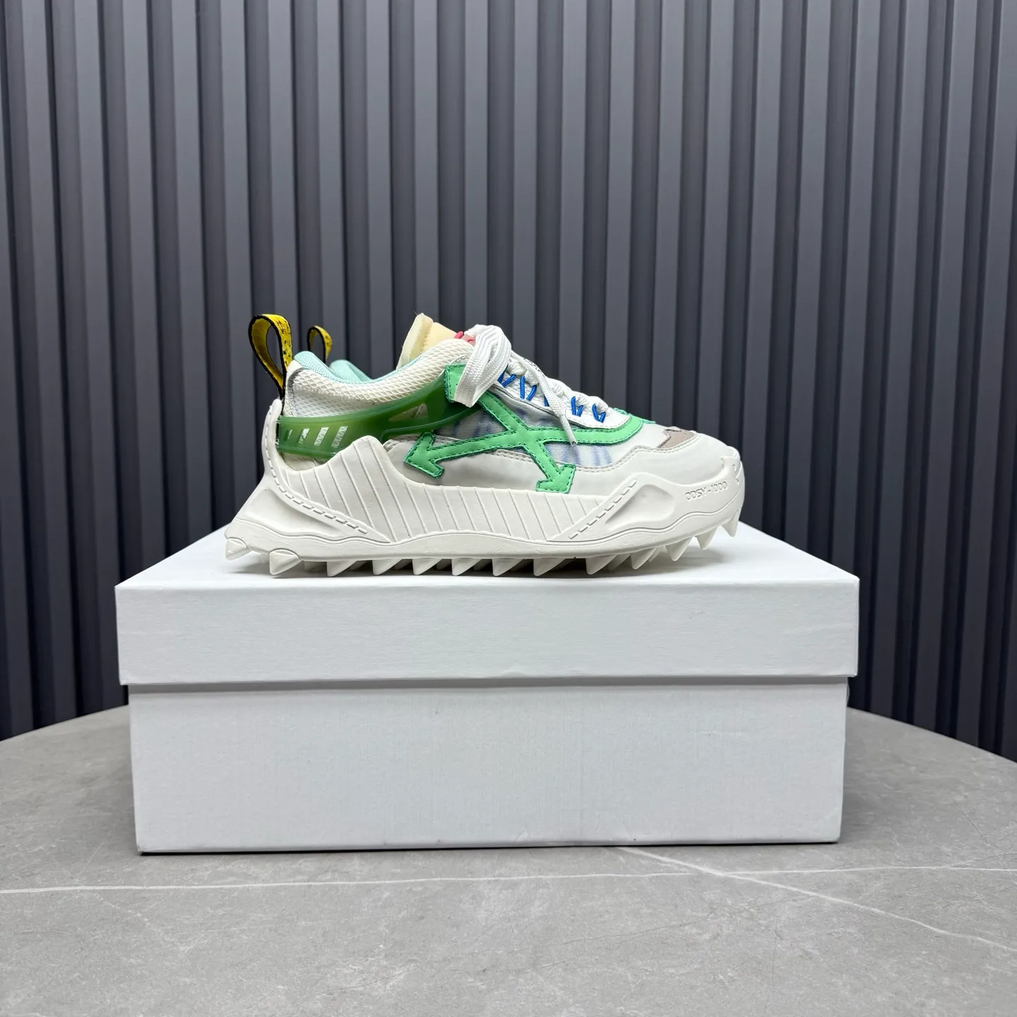 P680 OFF WHITE⚡️Couple style⚡️ Size: 35-40 women’s style 39-46 men’s style